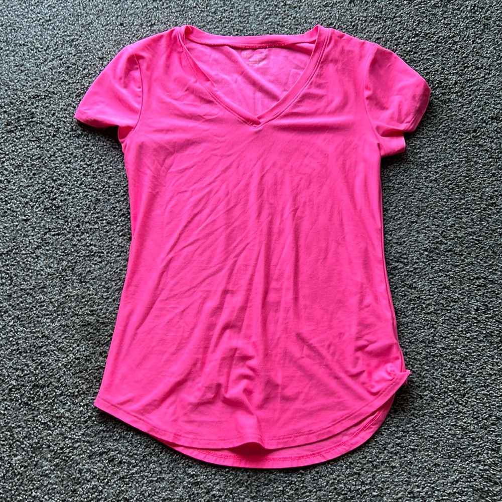Hot pink tee